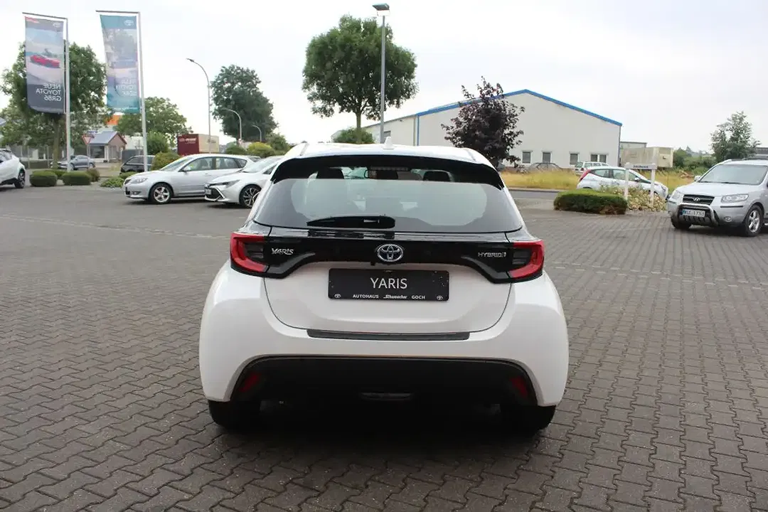 Toyota Yaris - Thumbnail 9