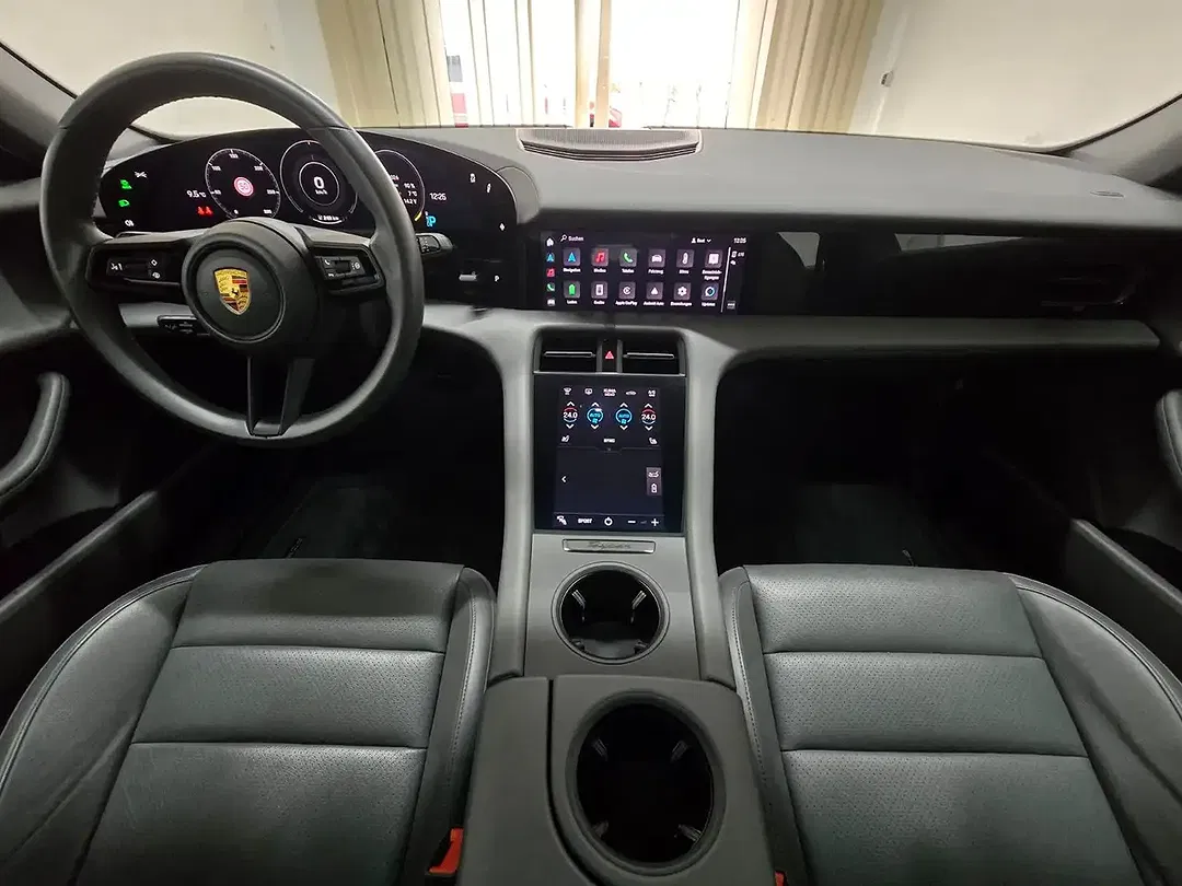 Porsche Taycan - Thumbnail 20