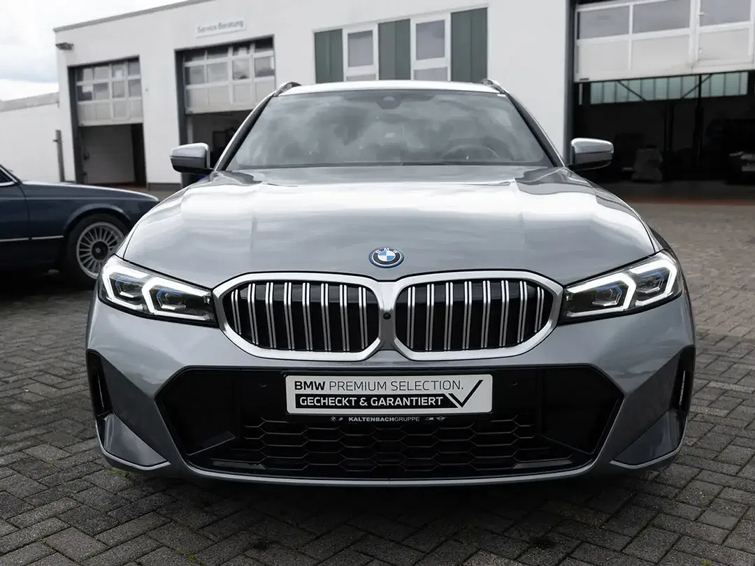 BMW 330 - Thumbnail 3