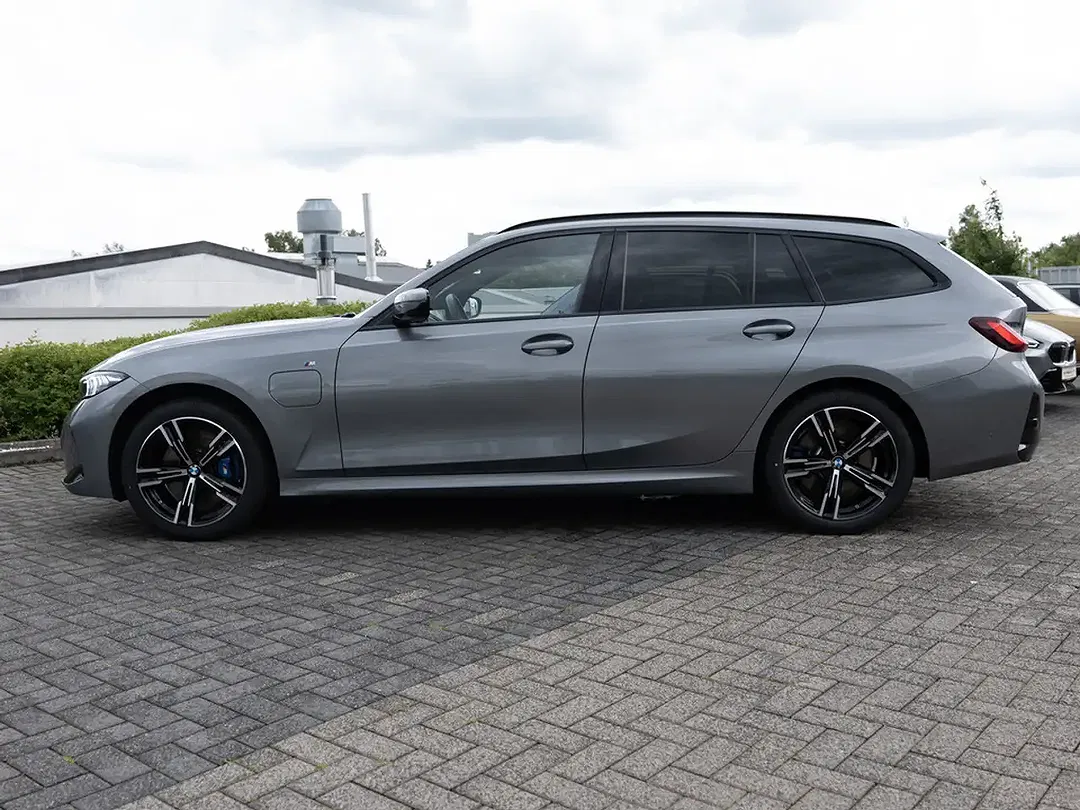 BMW 330 - Thumbnail 8