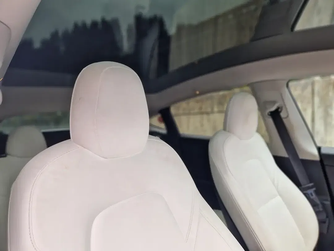Tesla Model Y - Thumbnail 11