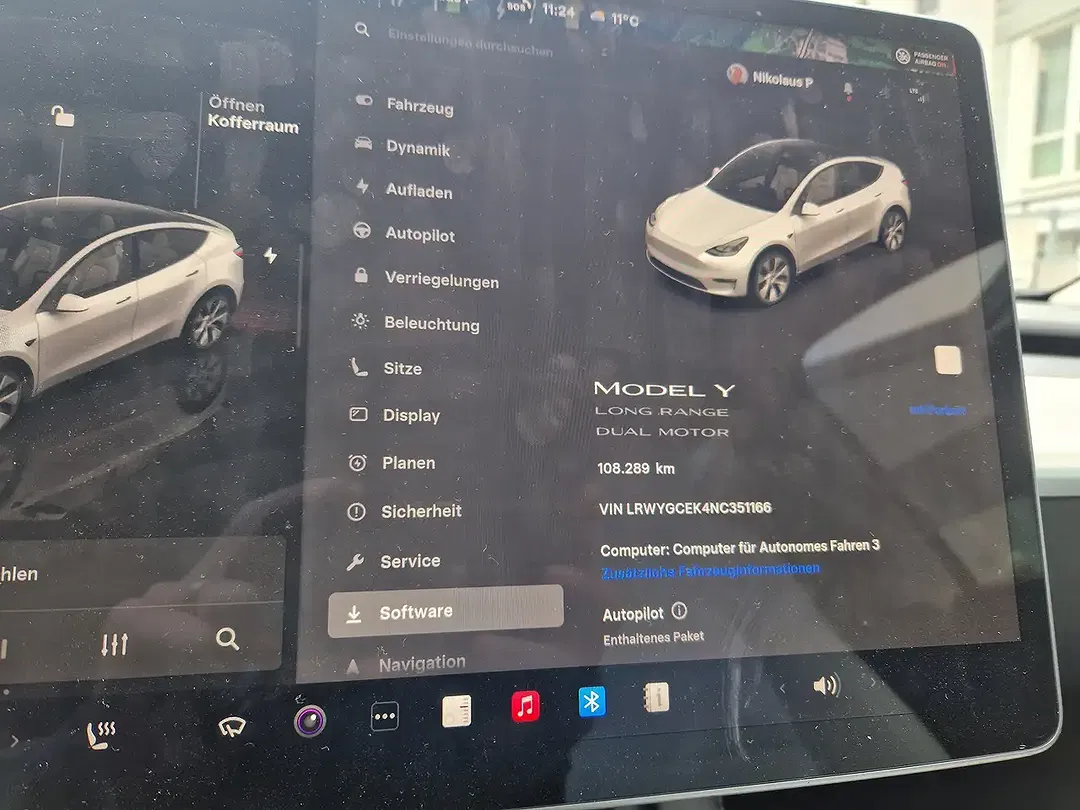 Tesla Model Y - Thumbnail 12