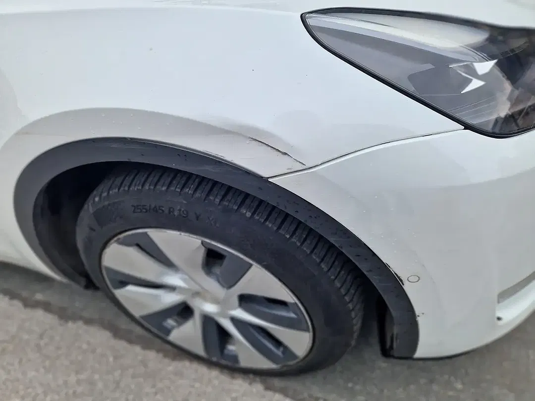 Tesla Model Y - Thumbnail 8