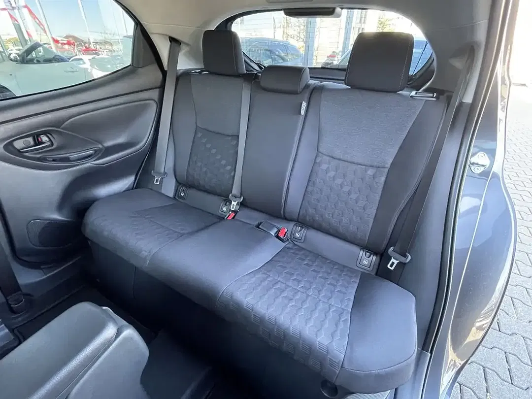 Toyota Yaris - Thumbnail 10
