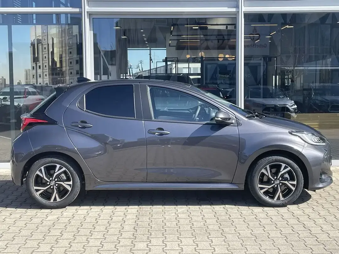 Toyota Yaris - Thumbnail 3