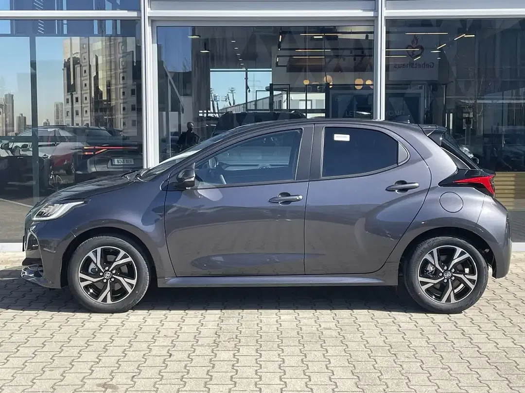 Toyota Yaris - Thumbnail 6