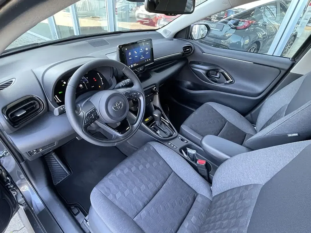 Toyota Yaris - Thumbnail 7