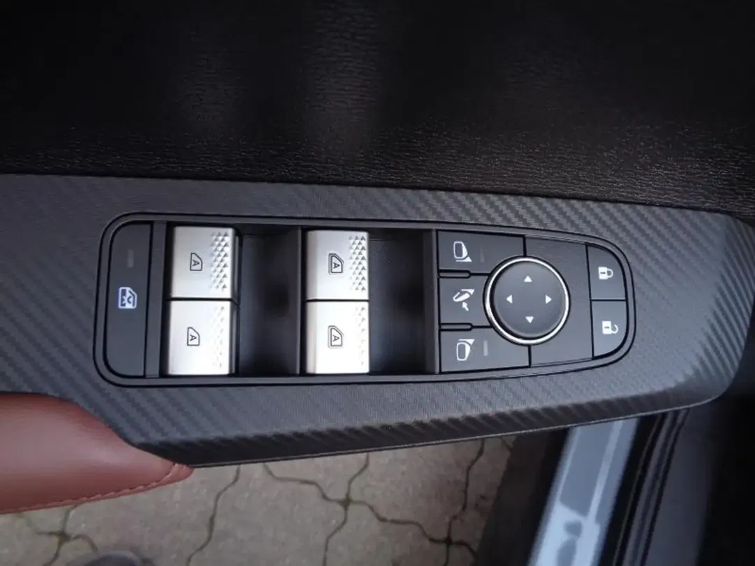 Mitsubishi Outlander - Thumbnail 10
