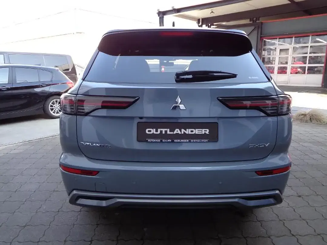 Mitsubishi Outlander - Thumbnail 5