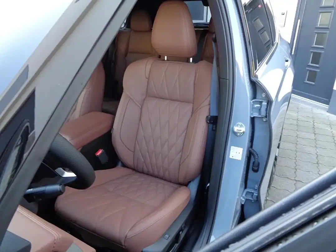 Mitsubishi Outlander - Thumbnail 9