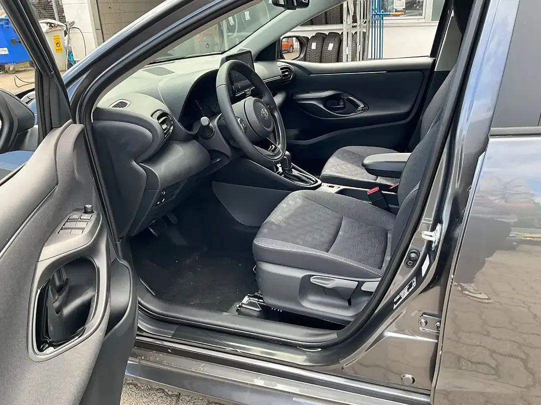 Toyota Yaris - Thumbnail 9