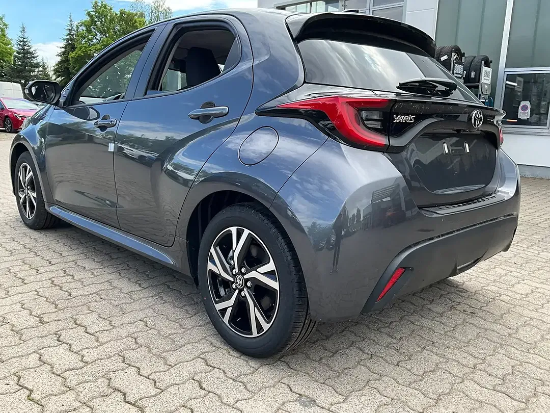 Toyota Yaris - Thumbnail 4