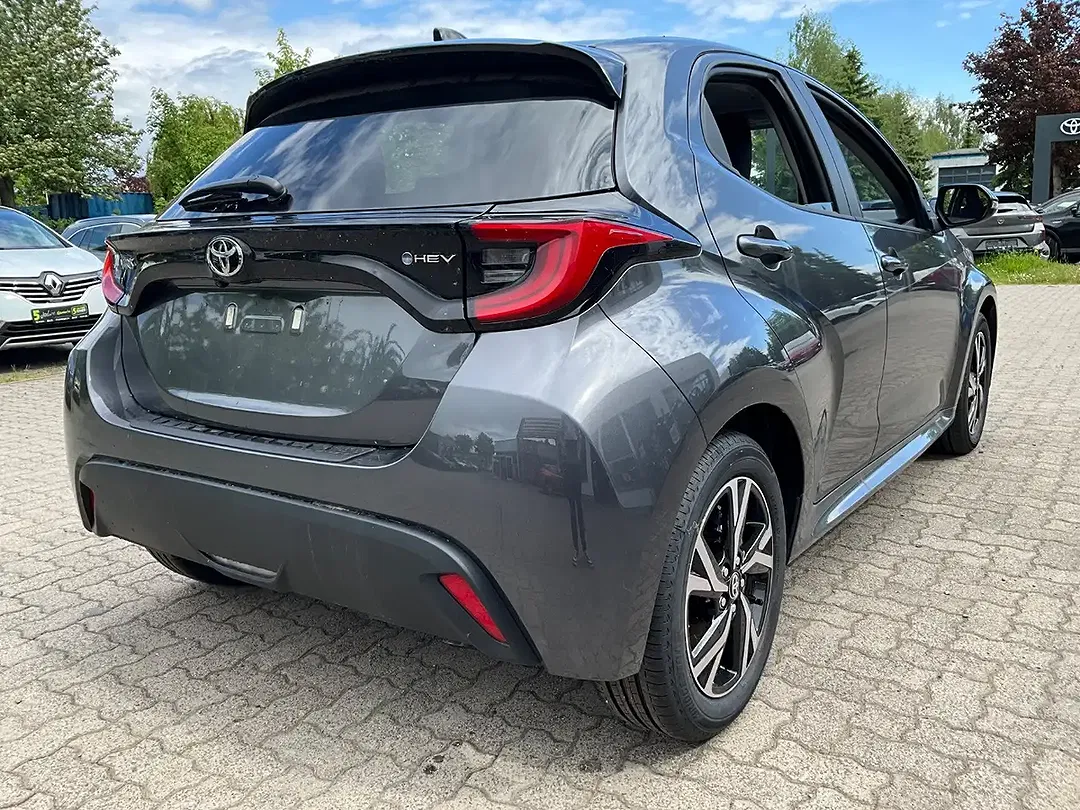 Toyota Yaris - Thumbnail 6