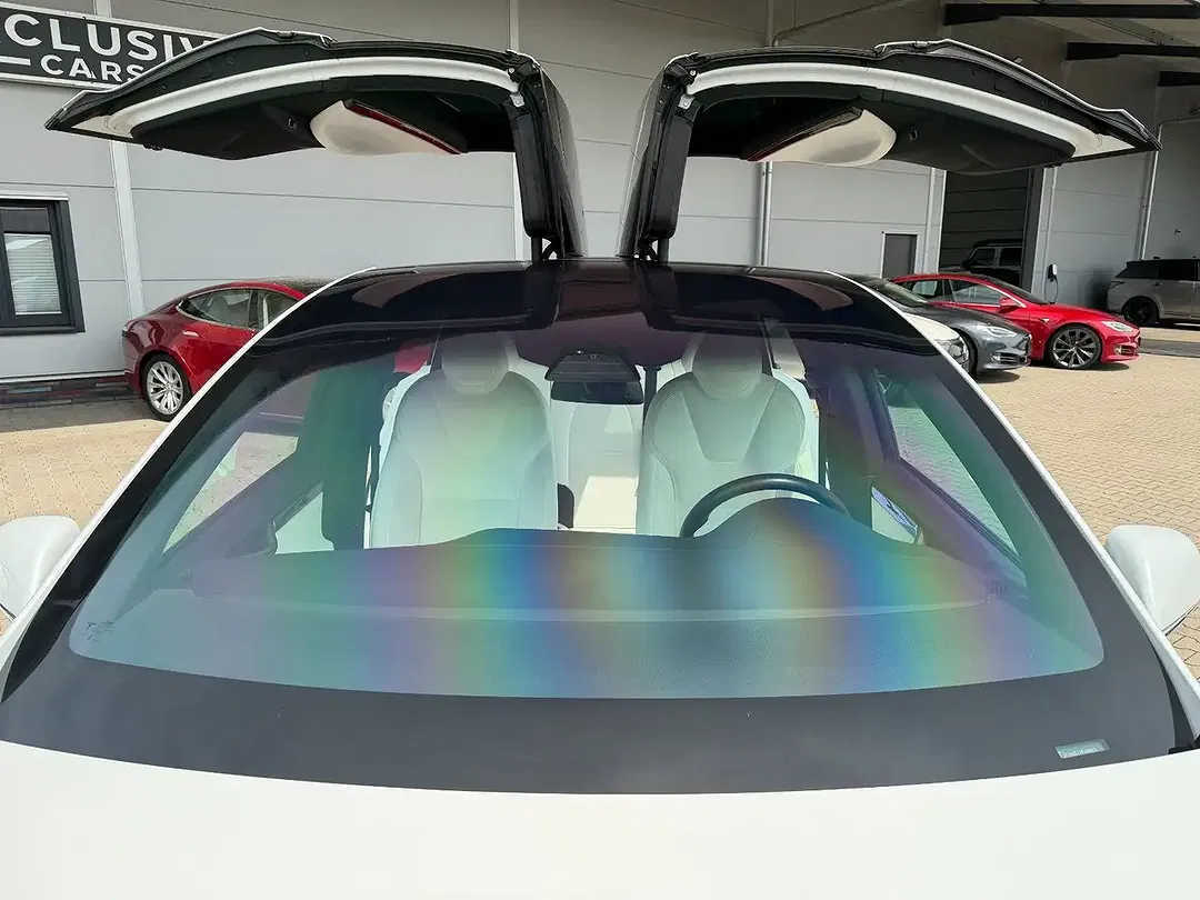 Tesla Model X - Thumbnail 8