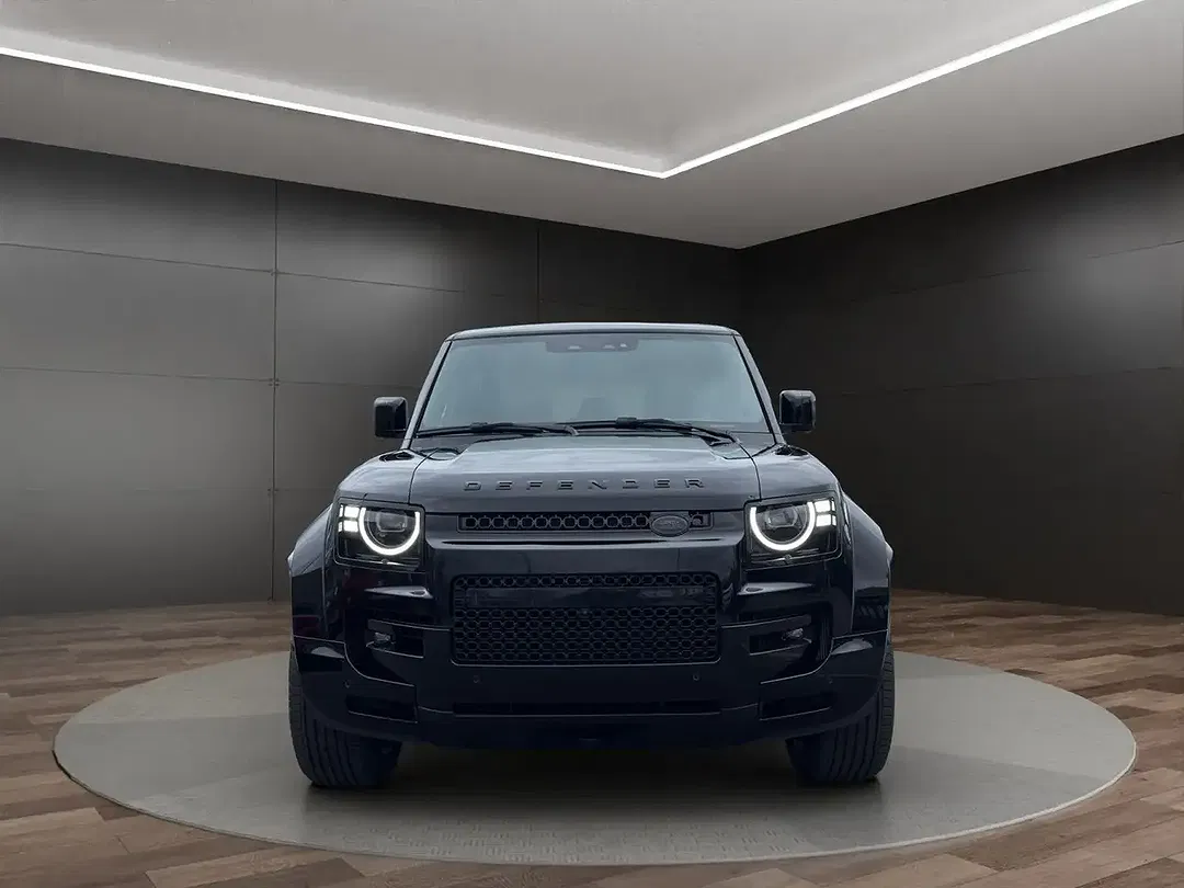 Land Rover Defender - Thumbnail 5