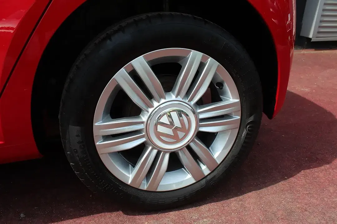 Volkswagen up! - Thumbnail 3
