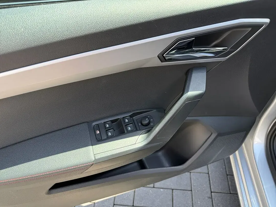 SEAT Ibiza - Thumbnail 10