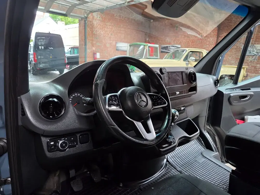 Mercedes-Benz Sprinter - Thumbnail 12