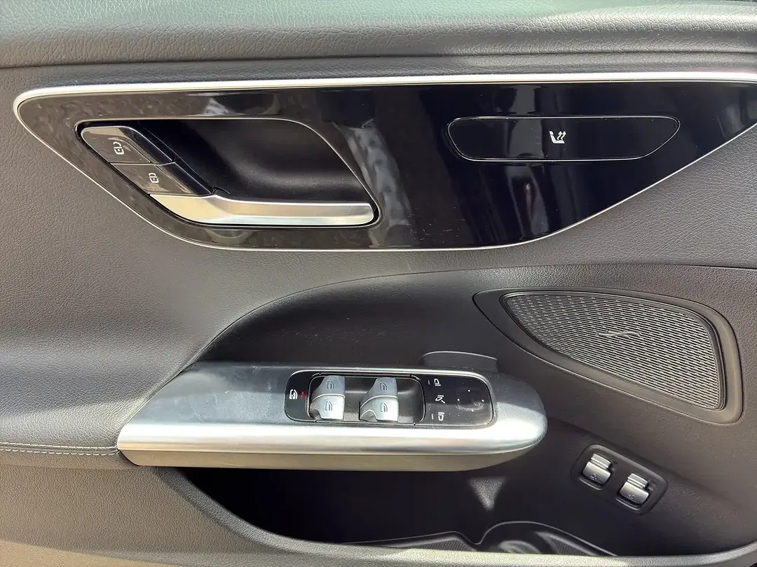 Mercedes-Benz C 300 - Thumbnail 12