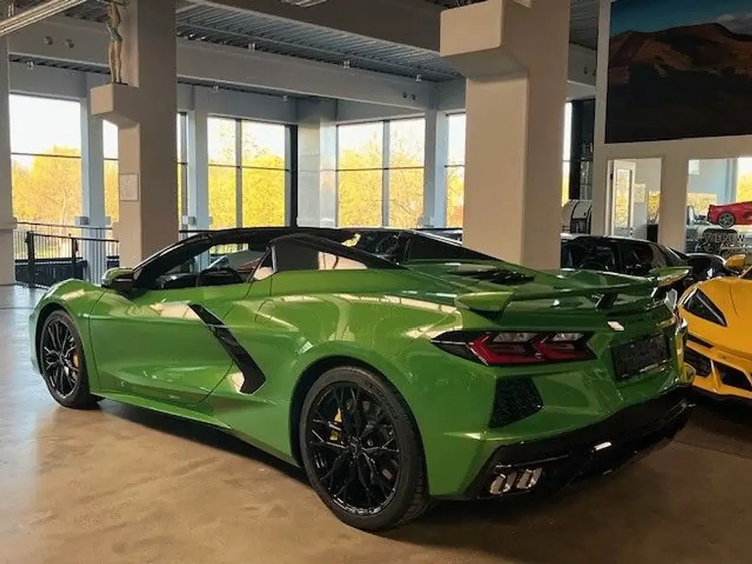 Corvette C8 - Thumbnail 3