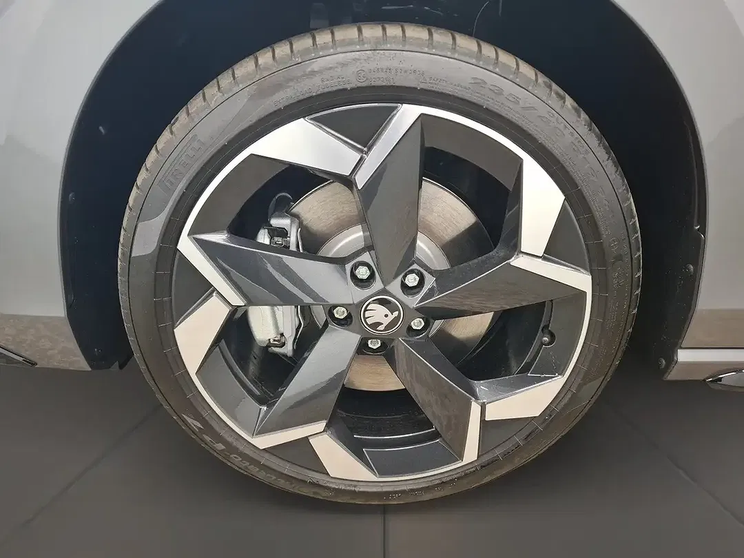 Skoda Superb - Thumbnail 5