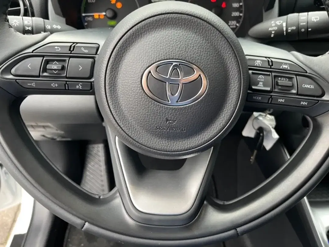 Toyota Yaris - Thumbnail 11