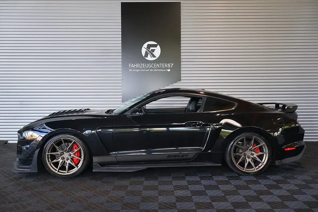Ford Mustang - Thumbnail 3