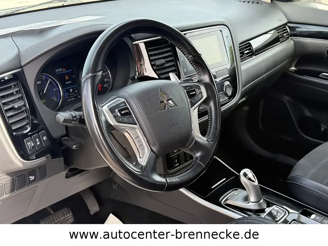 Mitsubishi Outlander - Thumbnail 10