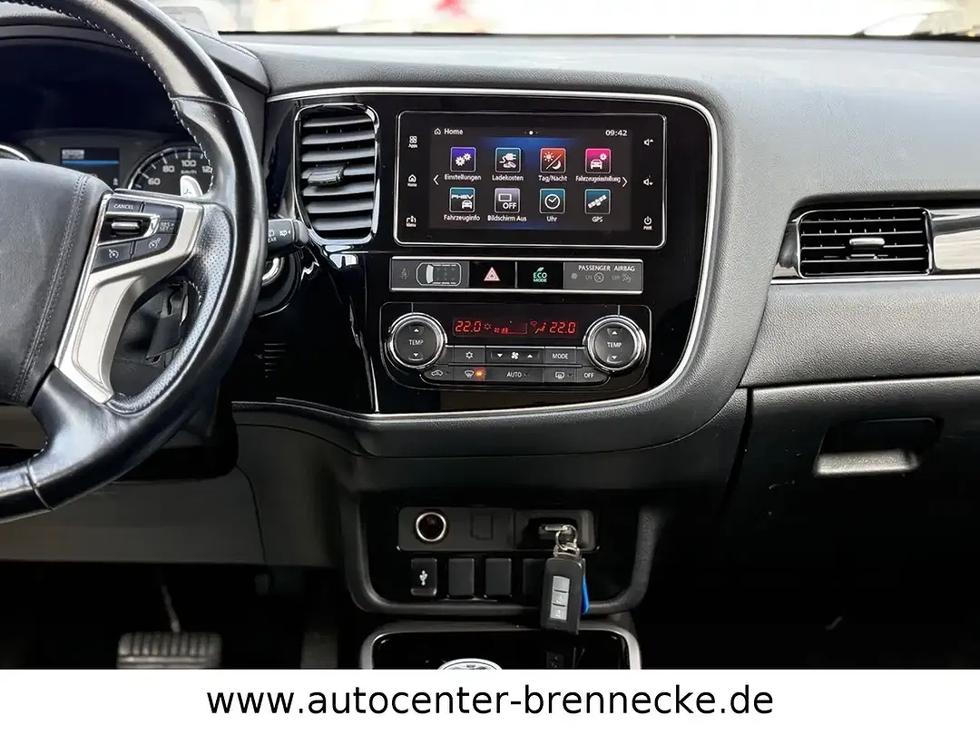 Mitsubishi Outlander - Thumbnail 12