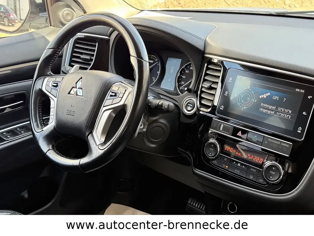 Mitsubishi Outlander - Thumbnail 14