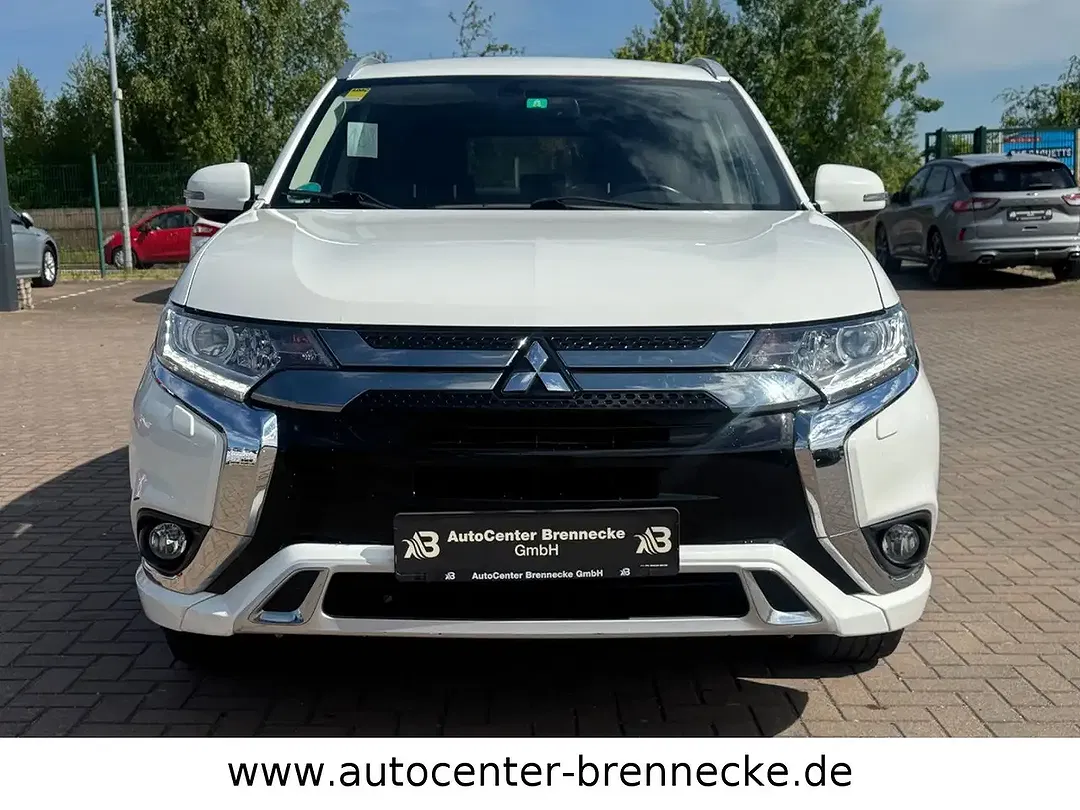 Mitsubishi Outlander - Thumbnail 2