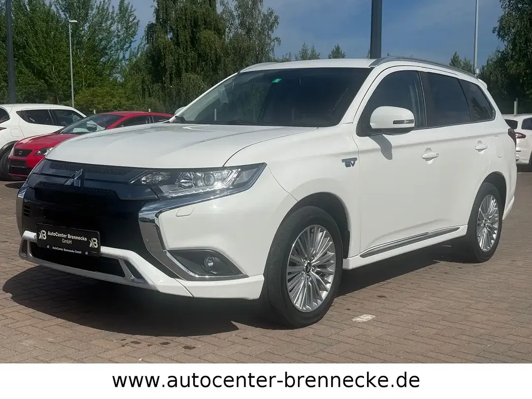 Mitsubishi Outlander - Thumbnail 3
