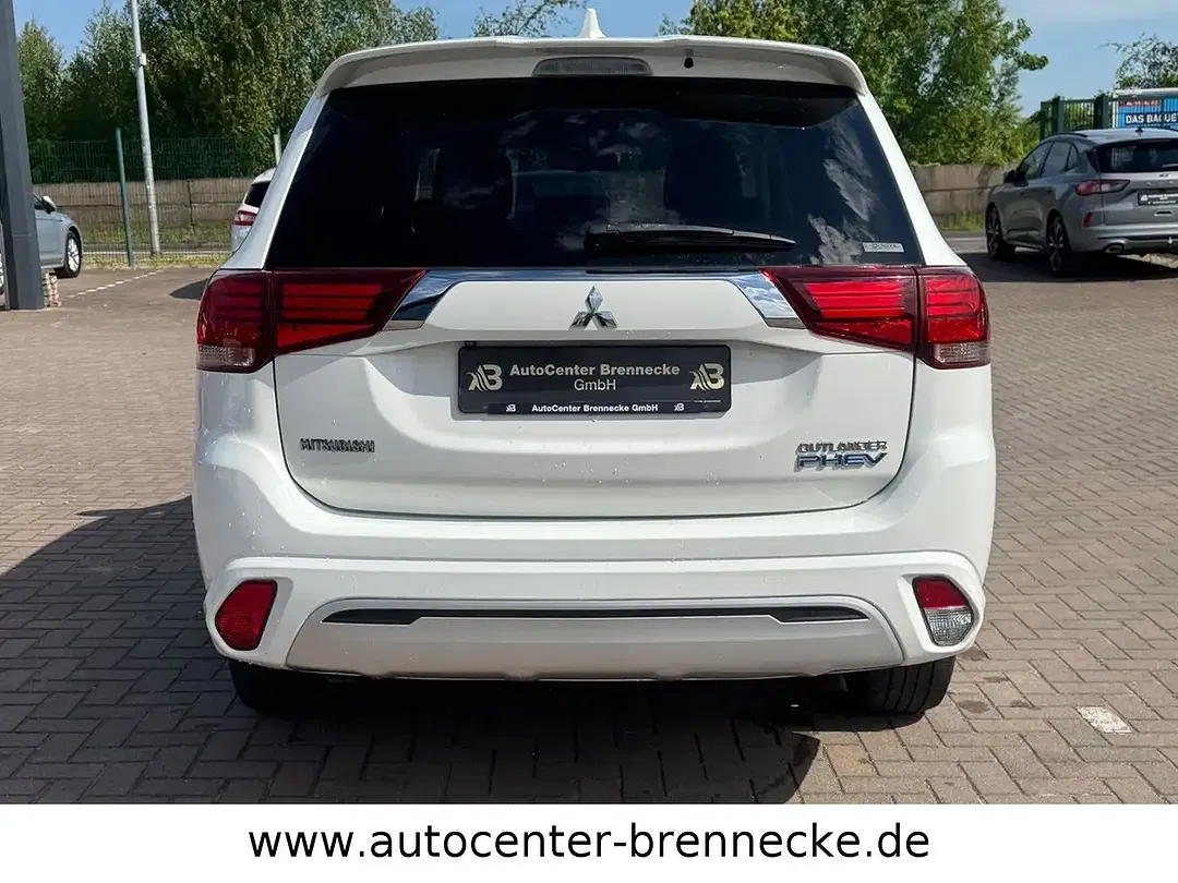 Mitsubishi Outlander - Thumbnail 5