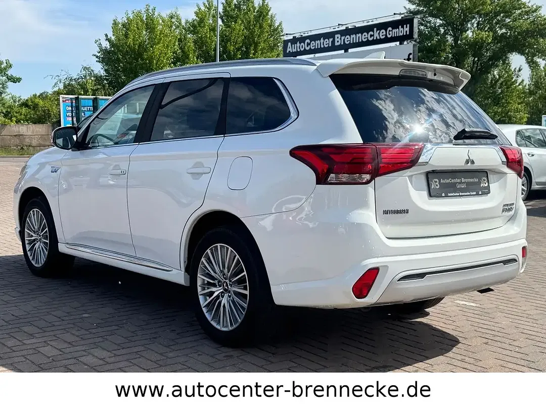 Mitsubishi Outlander - Thumbnail 6