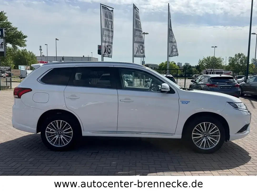 Mitsubishi Outlander - Thumbnail 7