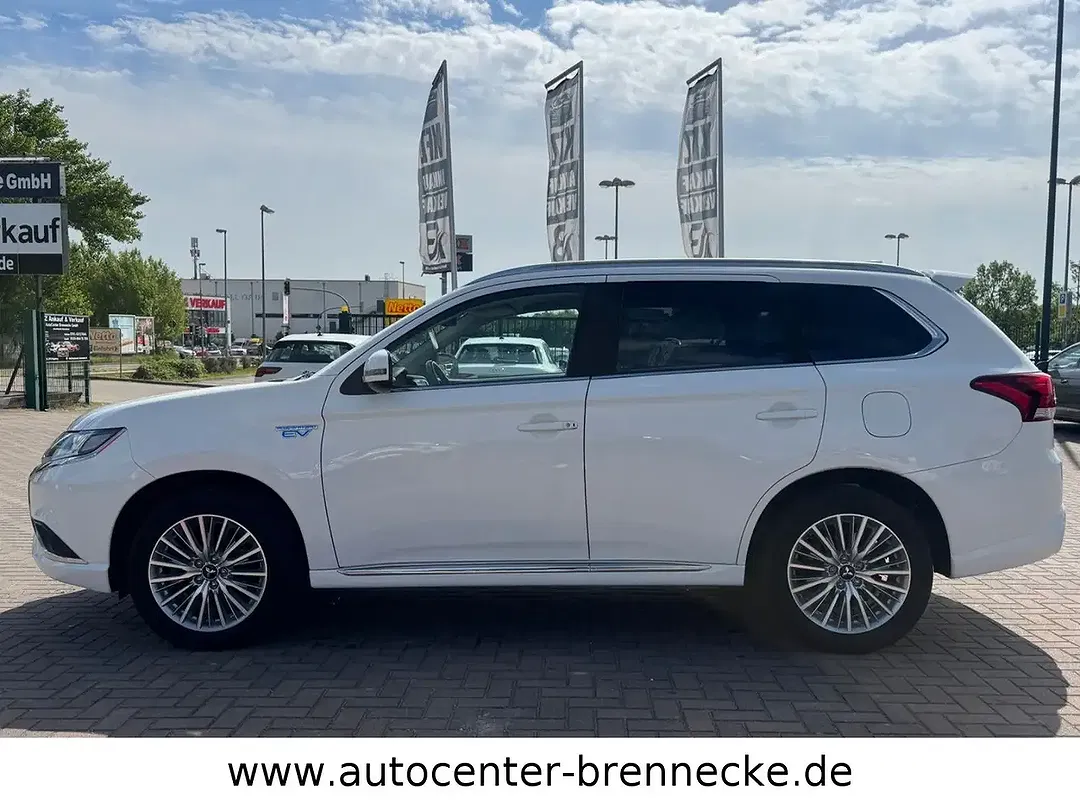 Mitsubishi Outlander - Thumbnail 8