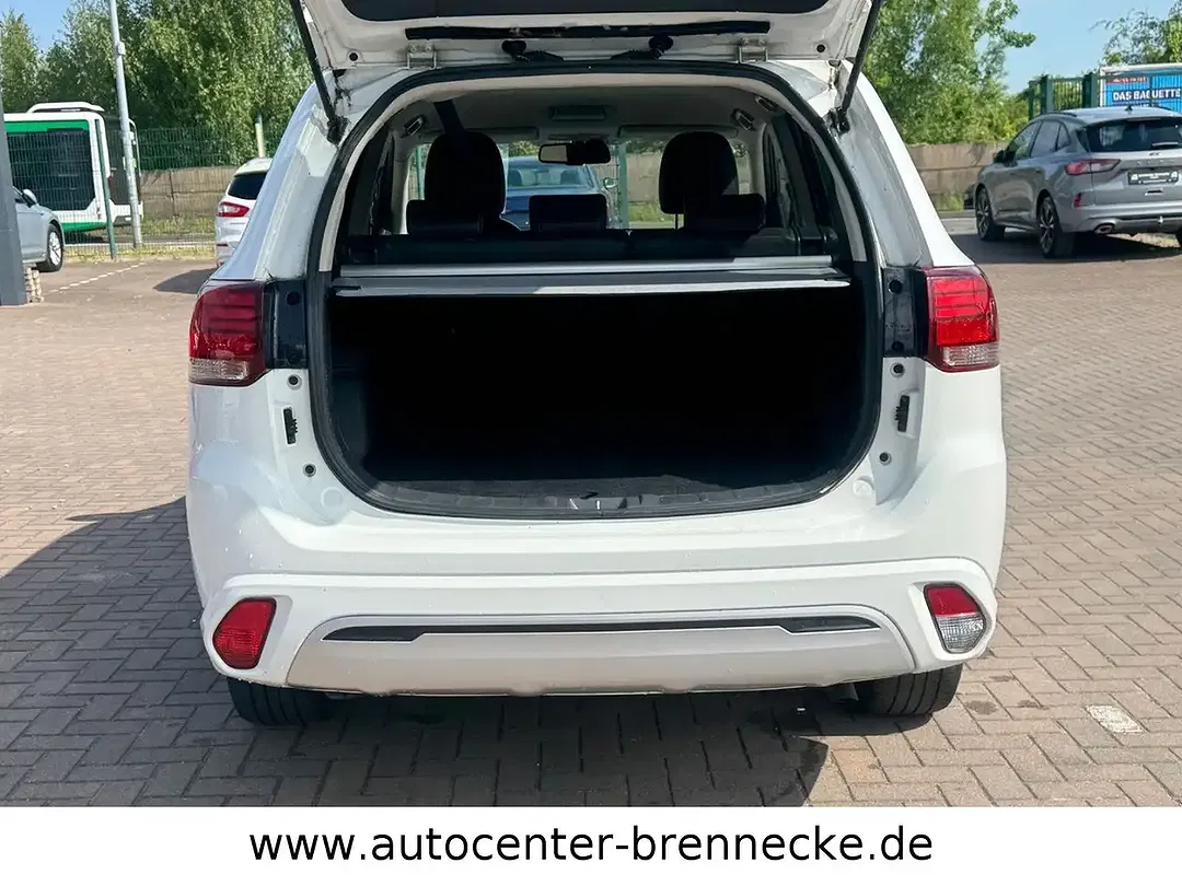 Mitsubishi Outlander - Thumbnail 9