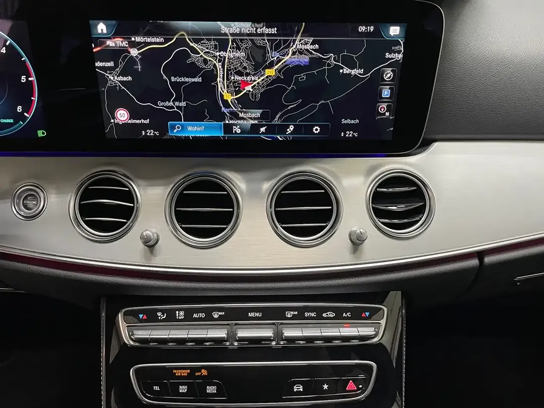 Mercedes-Benz E 220 - Thumbnail 11