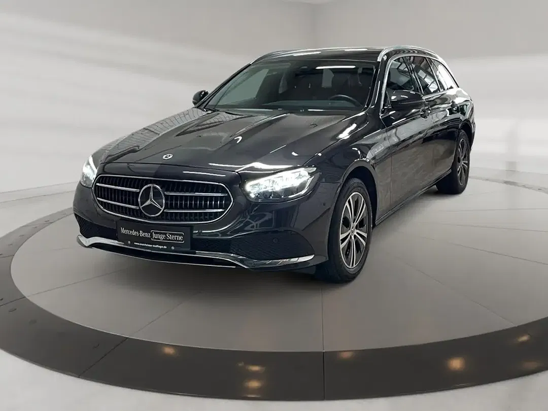Mercedes-Benz E 220 - Thumbnail 1