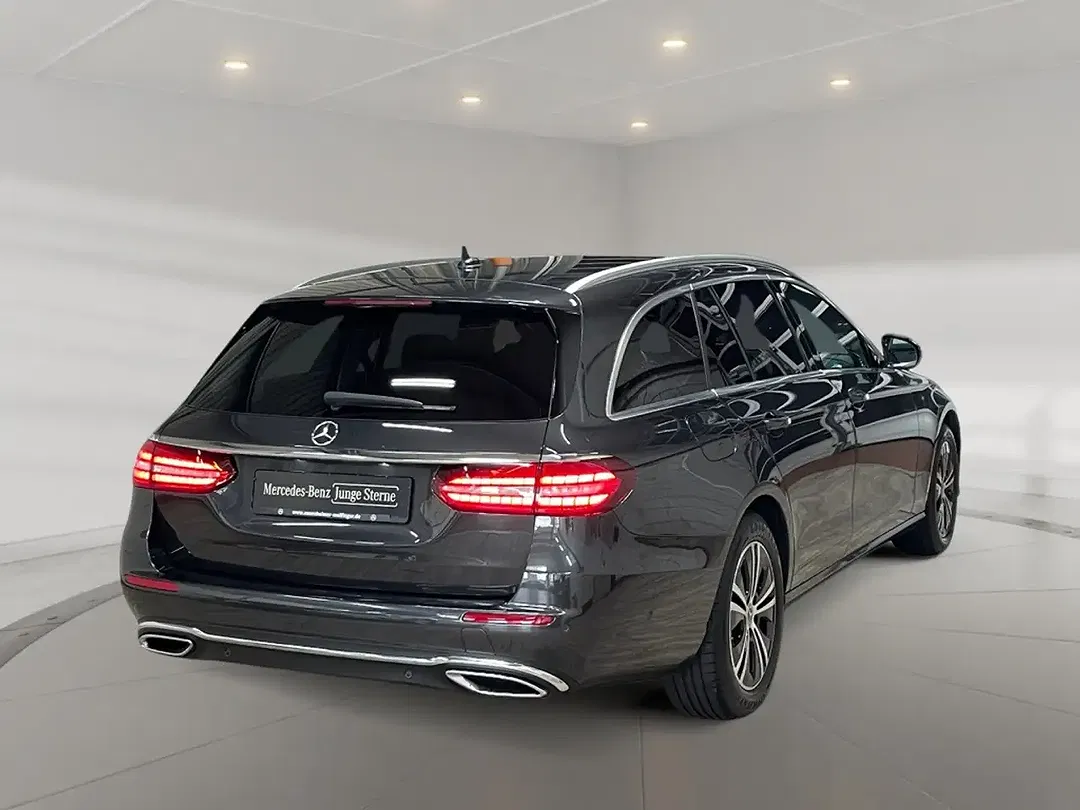 Mercedes-Benz E 220 - Thumbnail 2