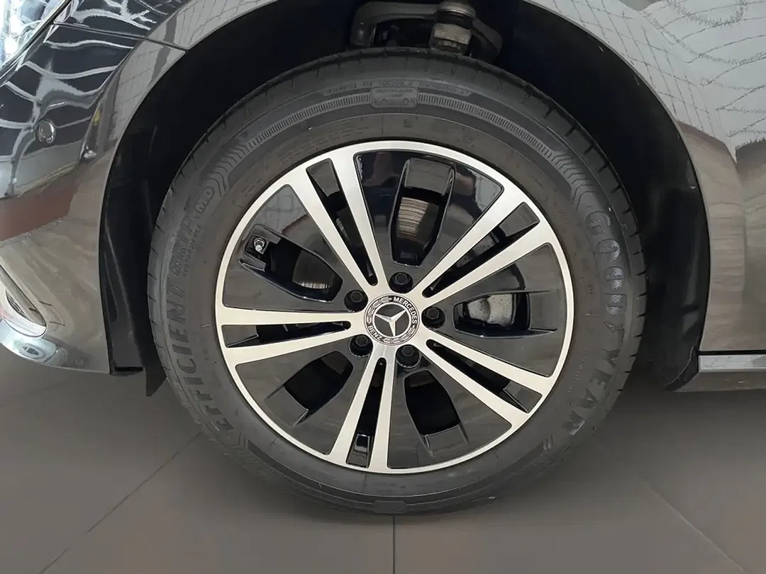 Mercedes-Benz E 220 - Thumbnail 8