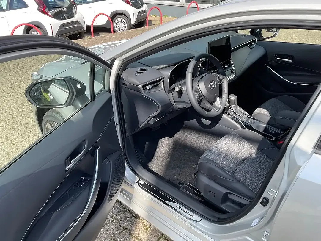 Toyota Corolla - Thumbnail 10