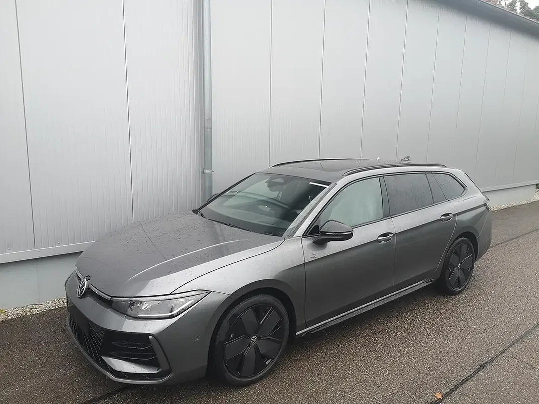 Volkswagen Passat Variant - Thumbnail 1