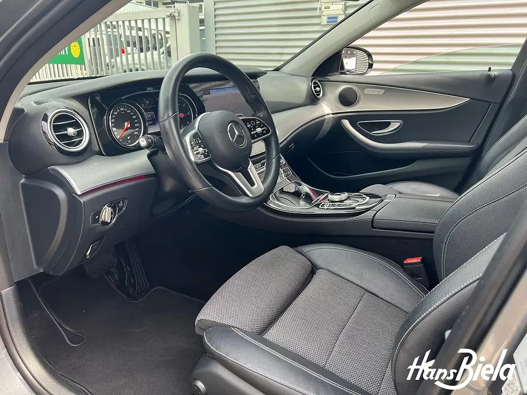 Mercedes-Benz E 200 - Thumbnail 12