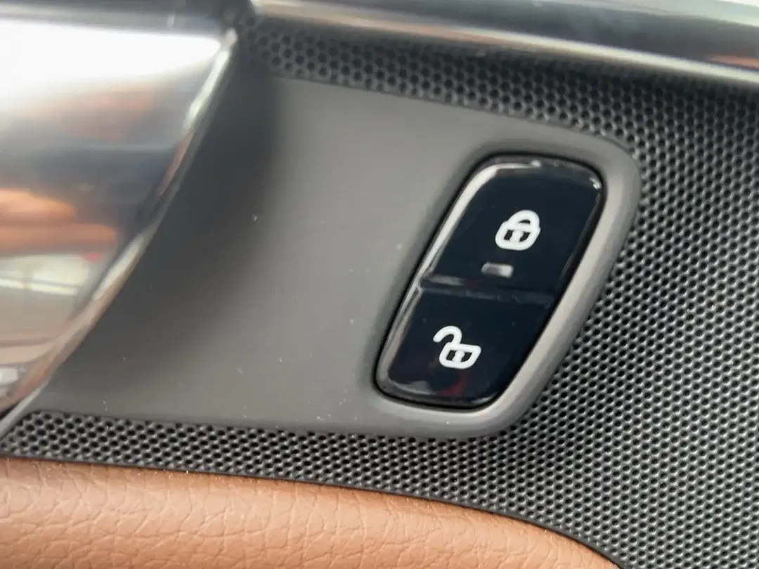 Volvo XC90 - Thumbnail 18
