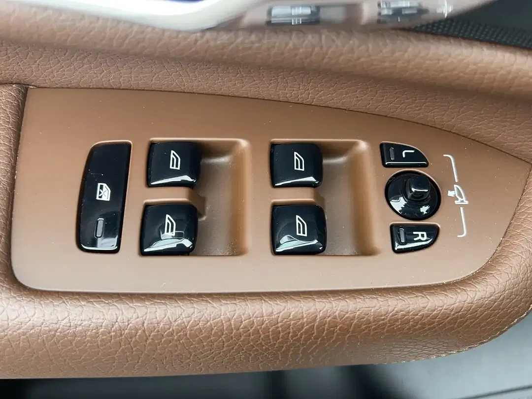 Volvo XC90 - Thumbnail 19
