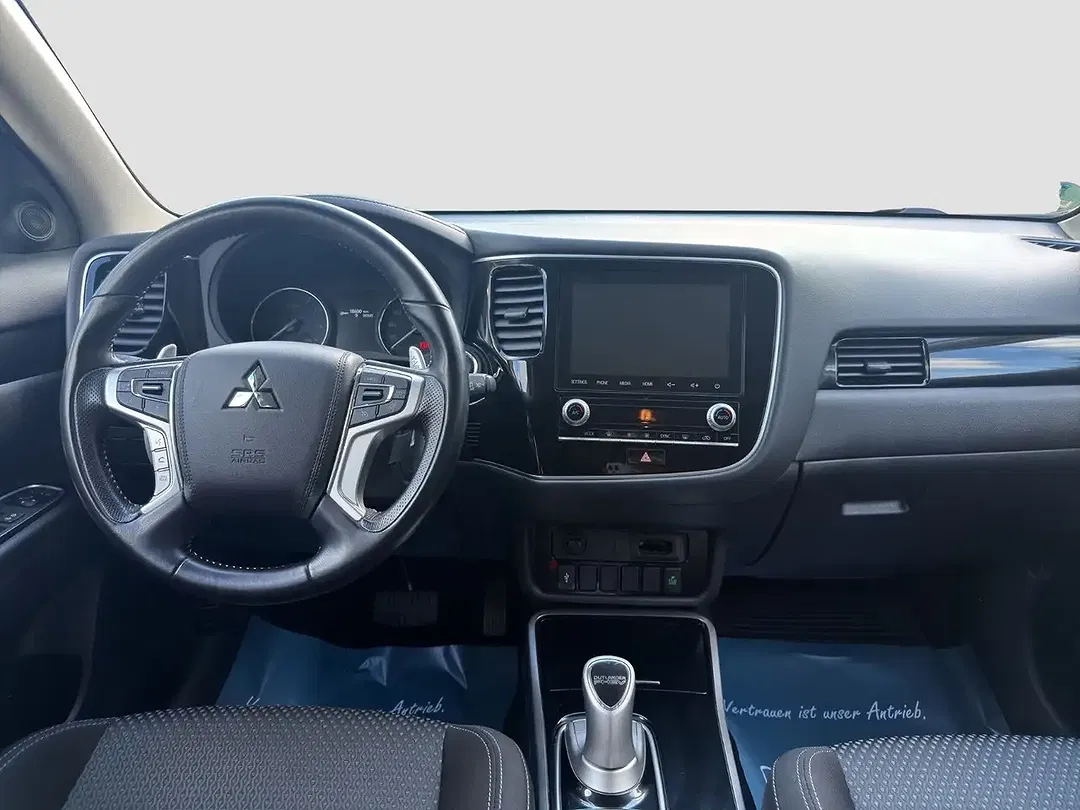 Mitsubishi Outlander - Thumbnail 10