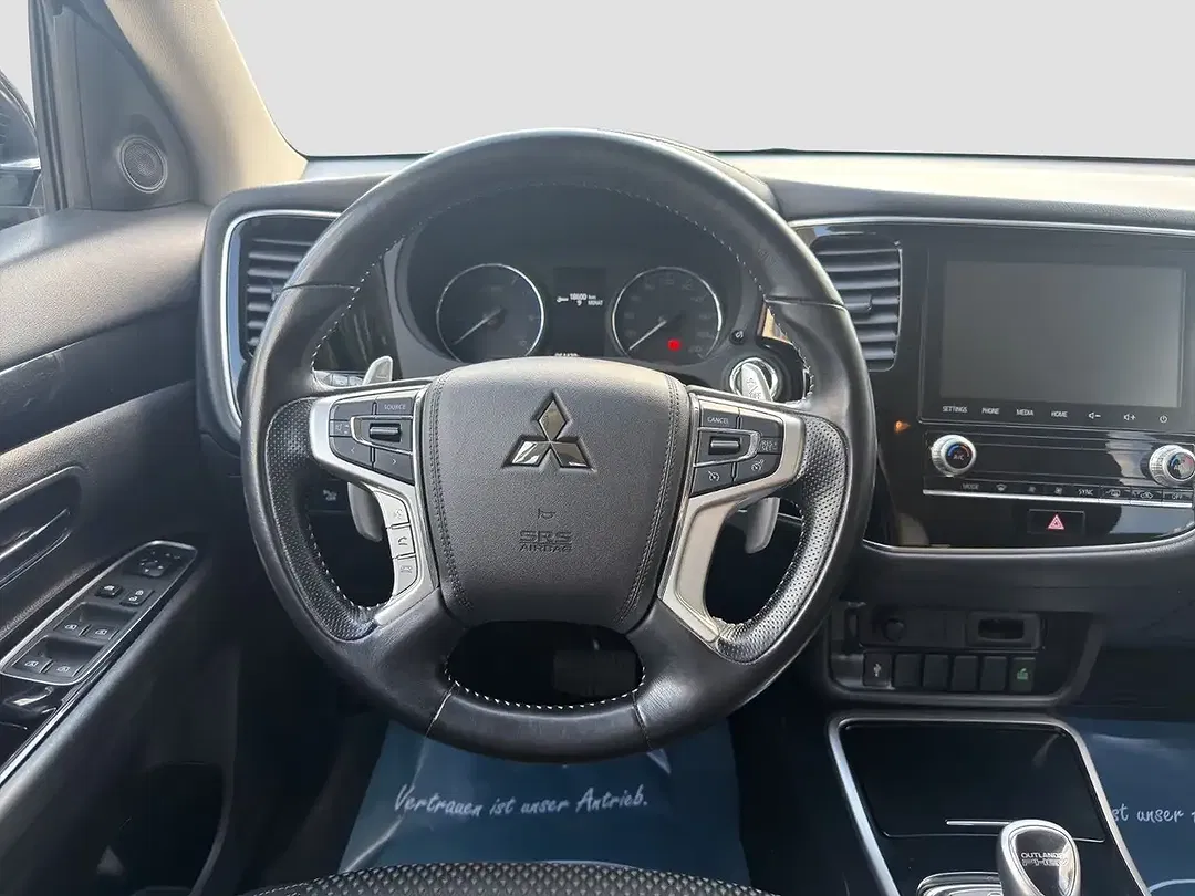 Mitsubishi Outlander - Thumbnail 11