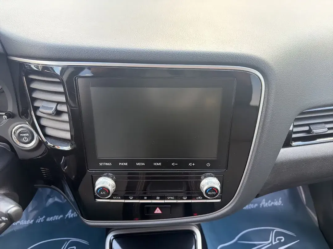 Mitsubishi Outlander - Thumbnail 12