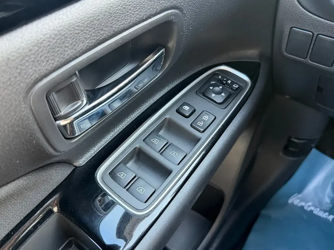 Mitsubishi Outlander - Thumbnail 16